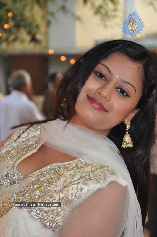 Konjam Veyil Konjam Mazhai Tamil Movie Stills - 28 / 72 photos