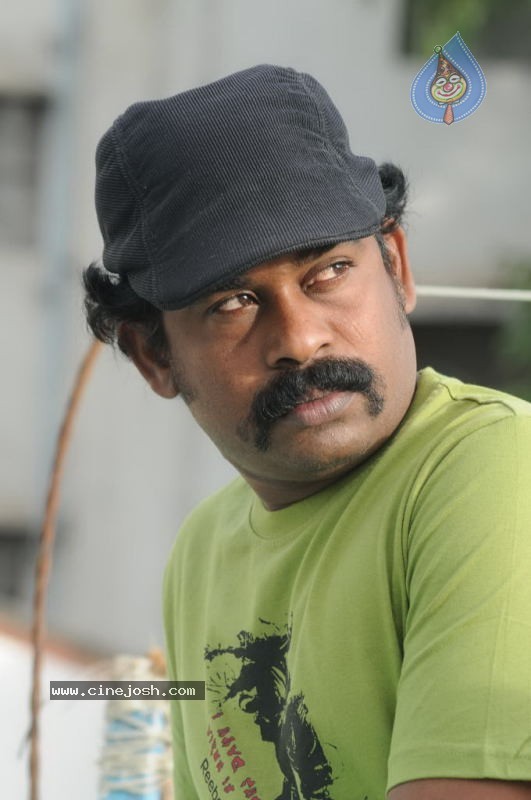 Konjam Veyil Konjam Mazhai Tamil Movie Stills - 32 / 72 photos