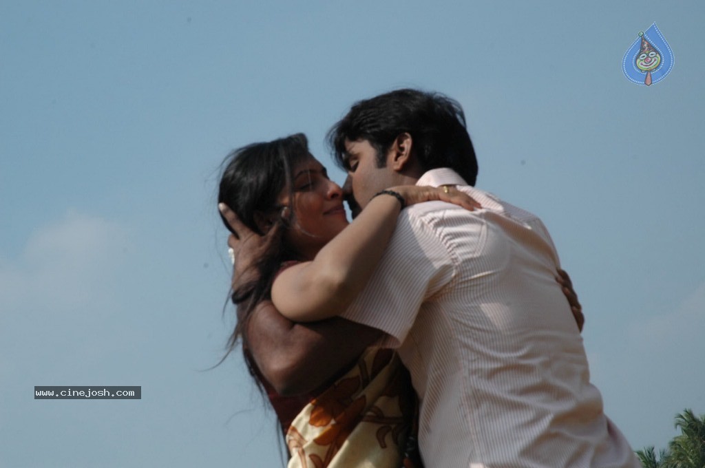 Korathandavam Tamil Movie Stills - 15 / 69 photos