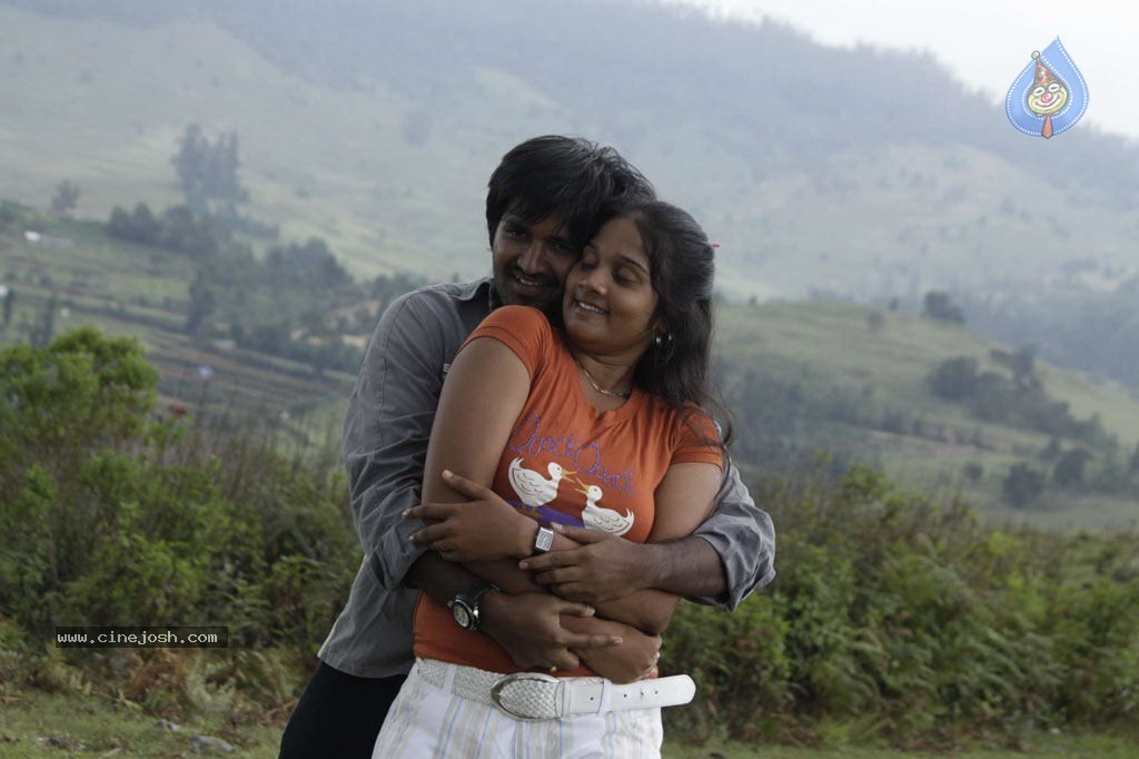 Kovalanin Kadhali Tamil Movie Hot Stills - 28 / 36 photos
