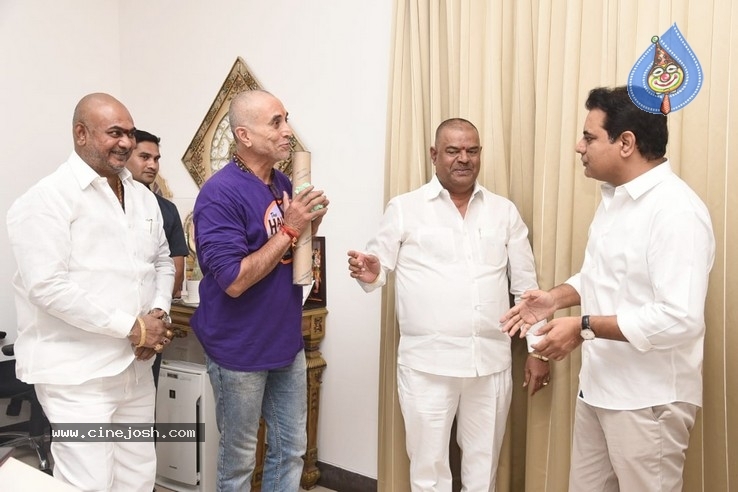 KTR Wished Ullala Ullala Team - 4 / 6 photos