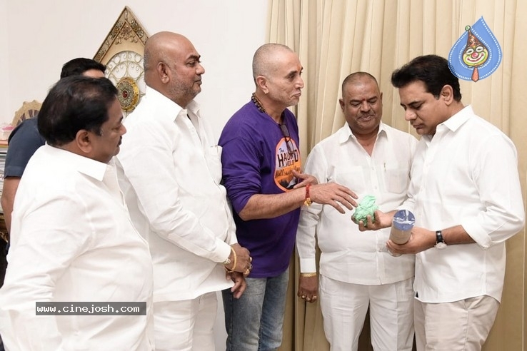 KTR Wished Ullala Ullala Team - 5 / 6 photos