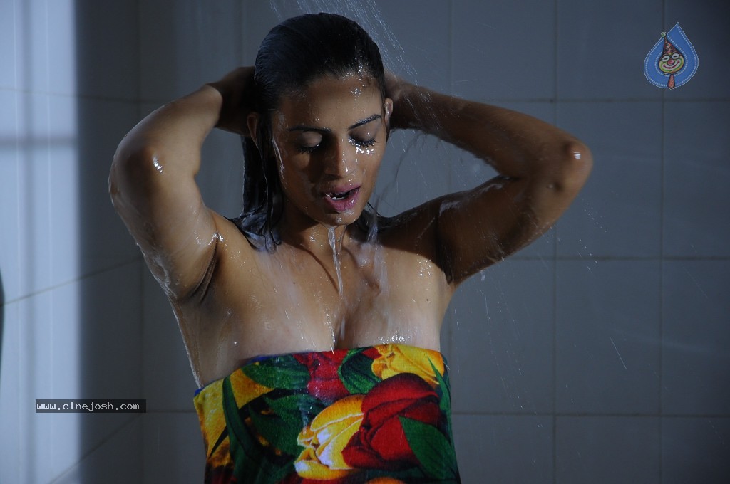 Kulumanali Movie Spicy Stills  - 40 / 123 photos