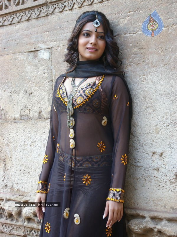 Kurralloy Kurrallu Movie New Stills - 22 / 63 photos