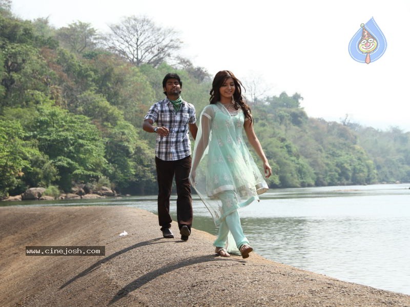 Kurralloy Kurrallu Movie New Stills - 48 / 63 photos