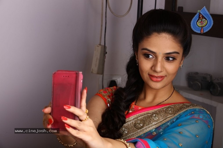 Kutumba Katha Chitram Working Stills - 9 / 63 photos