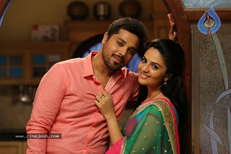 Kutumba Katha Chitram Working Stills - 45 / 63 photos