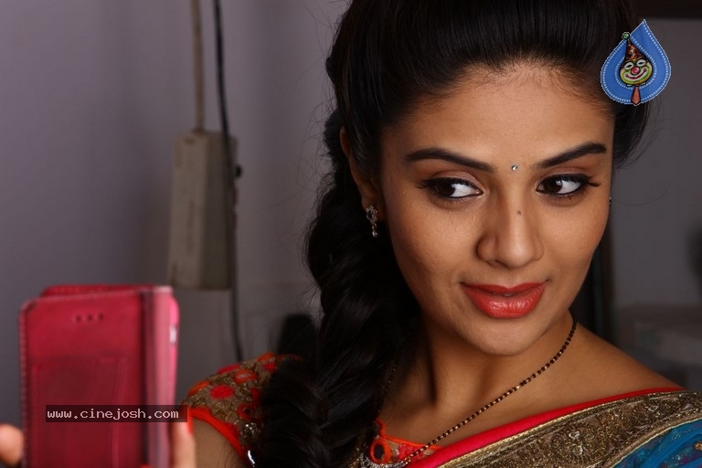 Kutumba Katha Chitram Working Stills - 47 / 63 photos