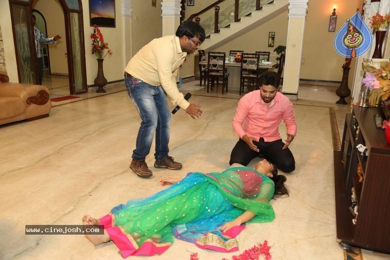 Kutumba Katha Chitram Working Stills - 59 / 63 photos