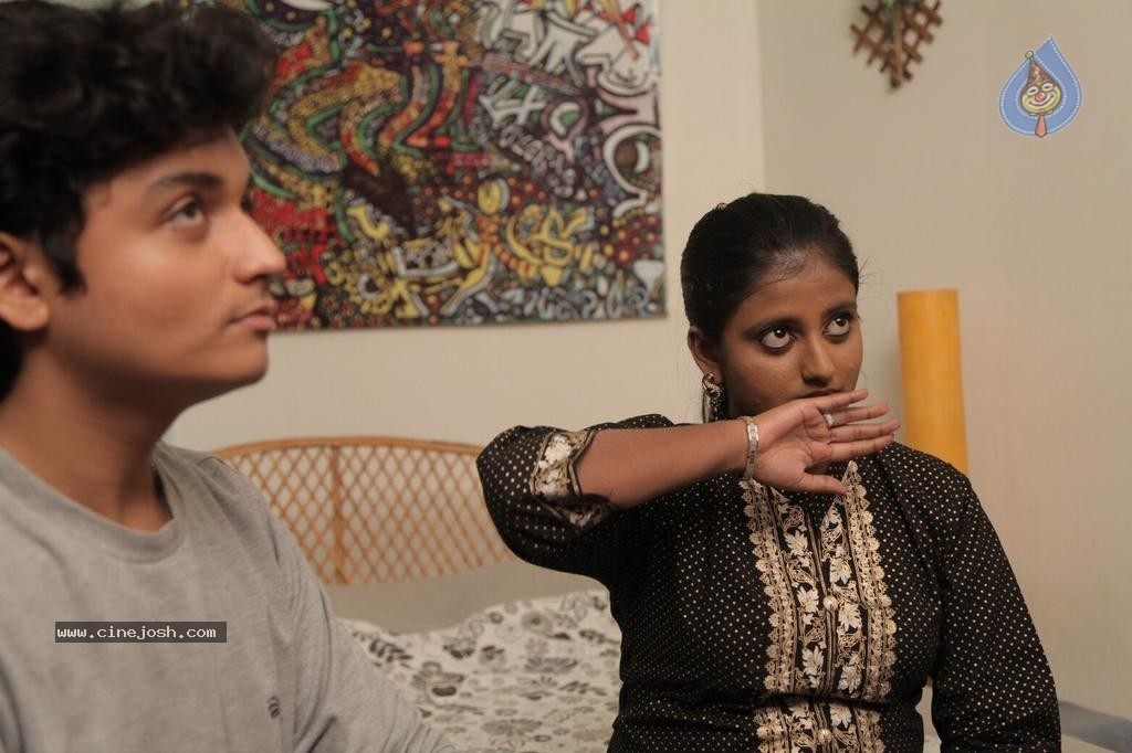 Laara Tamil Movie Stills - 11 / 21 photos