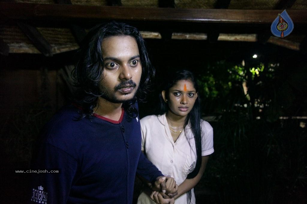 Laara Tamil Movie Stills - 18 / 21 photos