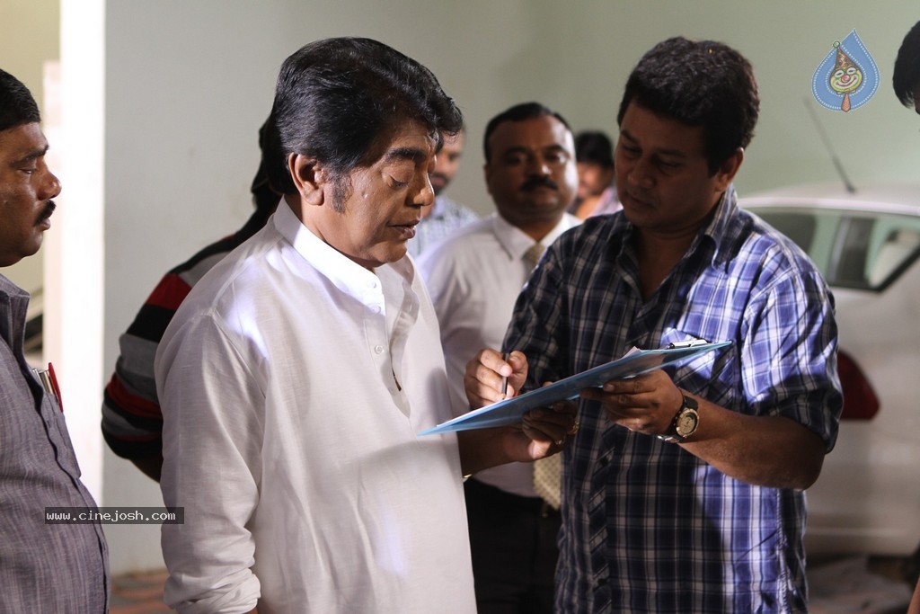 Ladies and Gentlemen Movie Stills - 2 / 35 photos