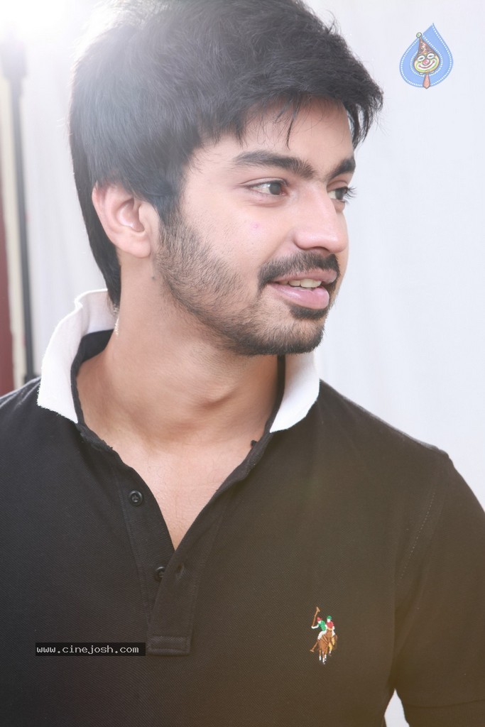Ladies and Gentlemen Movie Stills - 34 / 35 photos
