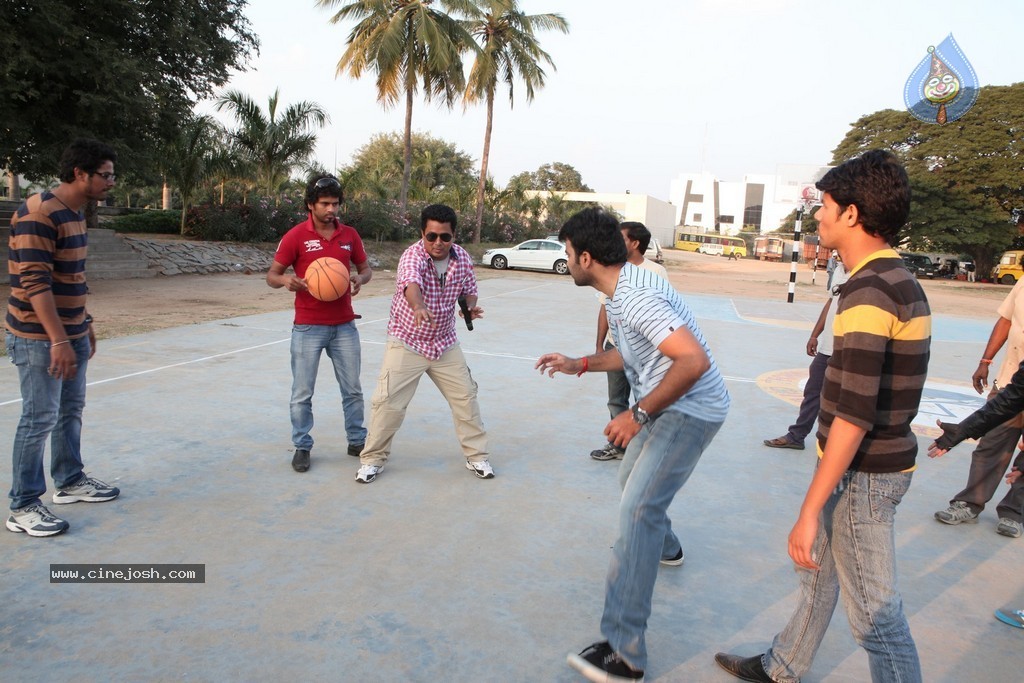 Ladies and Gentlemen Movie Stills - 35 / 35 photos