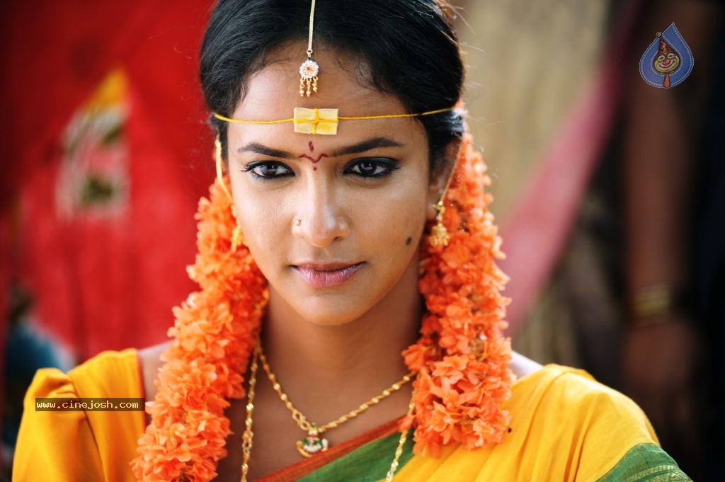 Lakshmi Manchu Stills in Gundello Godari - 12 / 20 photos