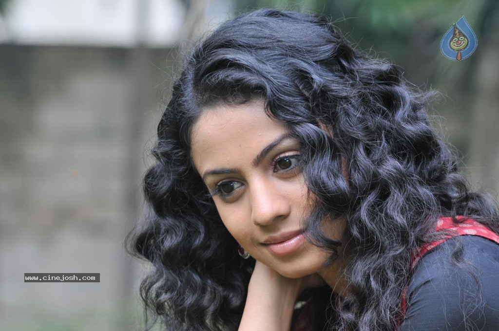 Leelai Tamil Movie Stills - 14 / 28 photos
