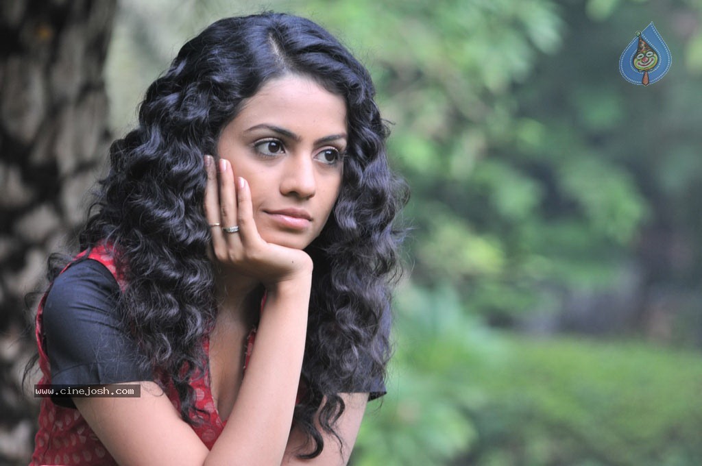 Leelai Tamil Movie Stills - 16 / 28 photos