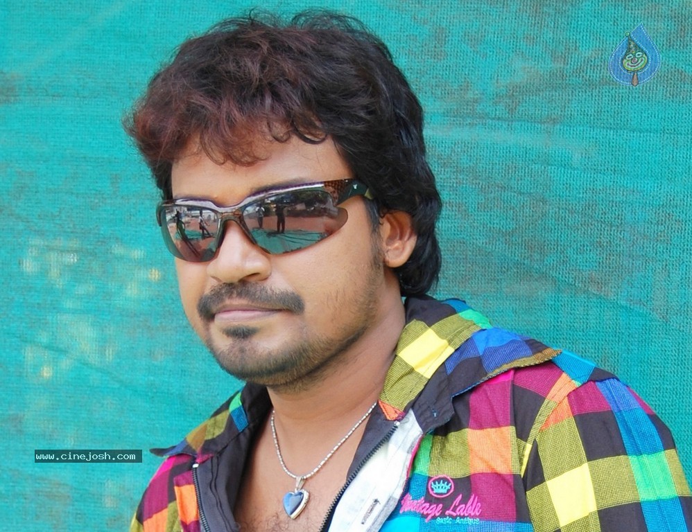 Life Movie Stills n Walls - 60 / 110 photos