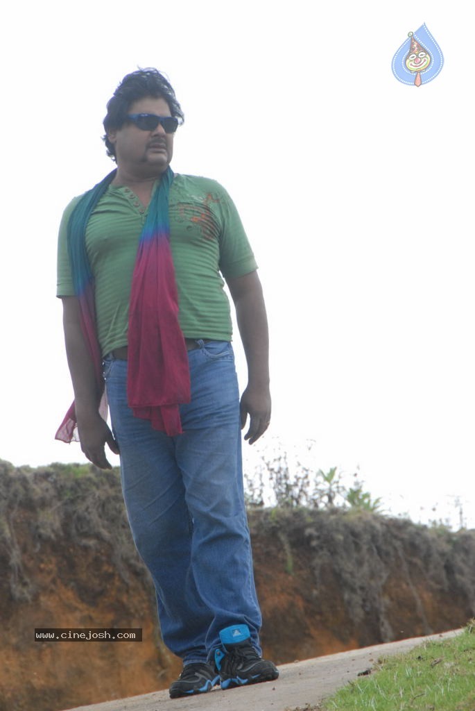 Lollu Dada Parak Parak Tamil Movie Stills - 44 / 68 photos