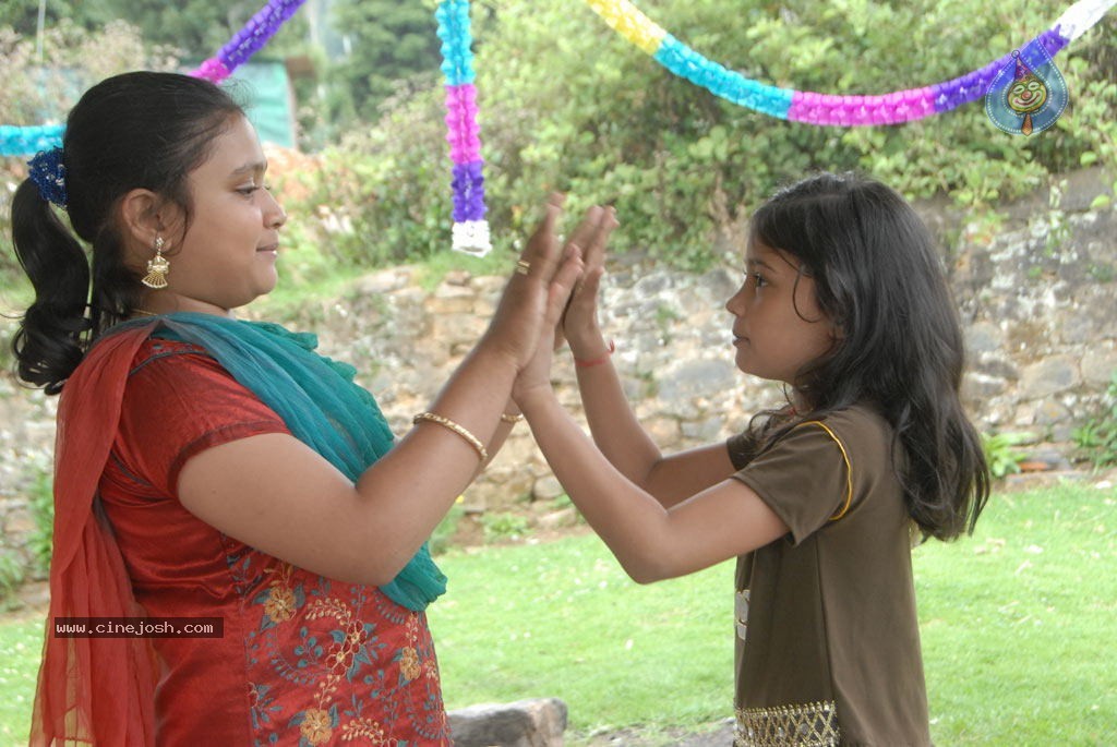 Lollu Dada Parak Parak Tamil Movie Stills - 47 / 68 photos