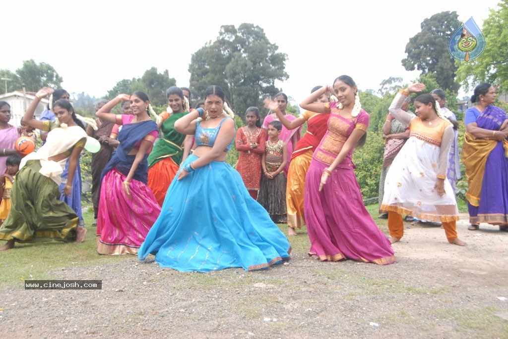 Lollu Dada Parak Parak Tamil Movie Stills - 48 / 68 photos