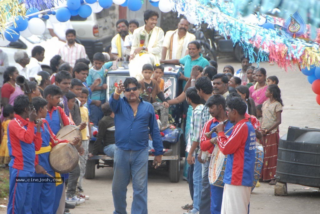 Lollu Dada Parak Parak Tamil Movie Stills - 62 / 68 photos