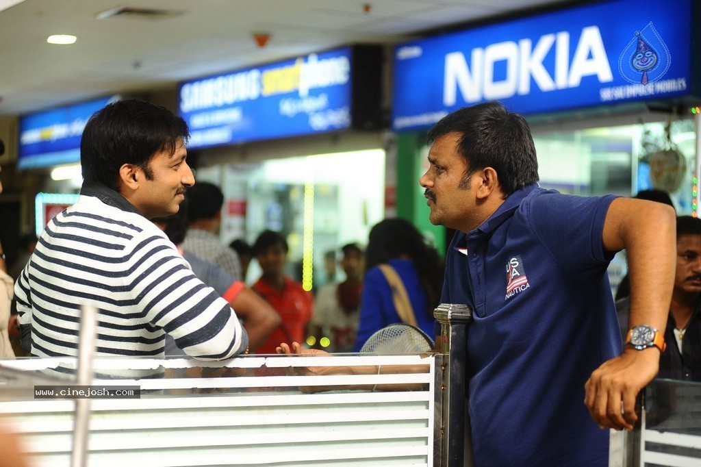Loukyam Movie Working Stills n Posters - 11 / 40 photos