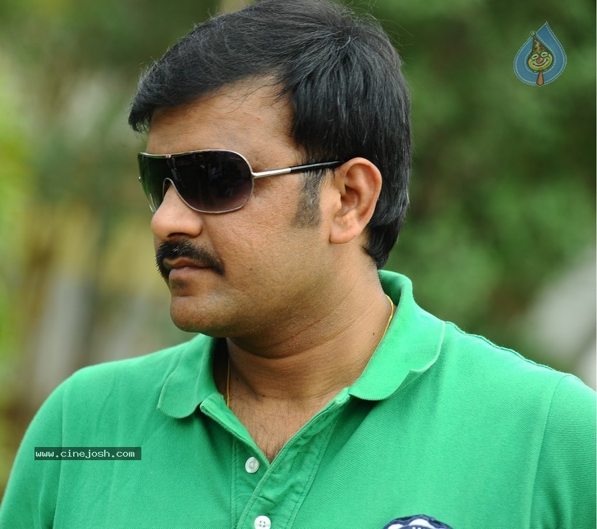 Loukyam Movie Working Stills n Posters - 15 / 40 photos