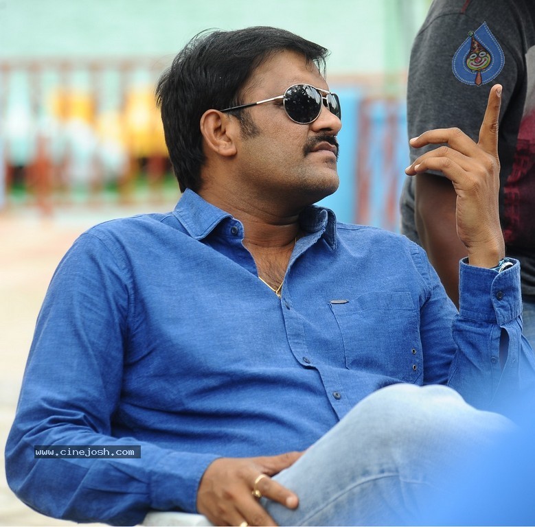 Loukyam Movie Working Stills n Posters - 30 / 40 photos