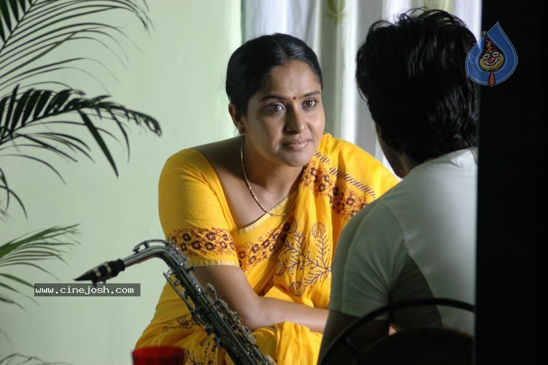 Love Chesthe Movie Stills - 17 / 64 photos