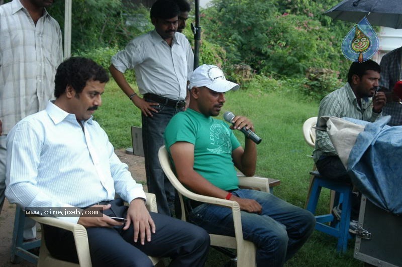 Love Chesthe Movie Stills - 31 / 39 photos