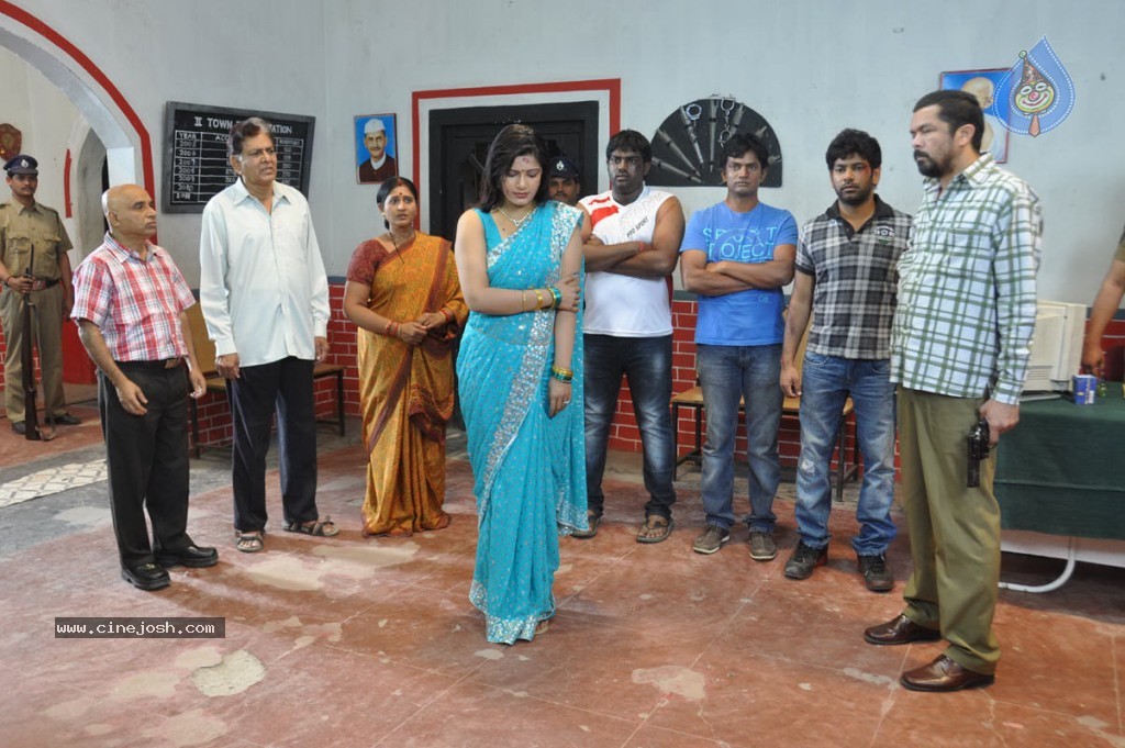 Love Idiots Movie Stills - 20 / 24 photos