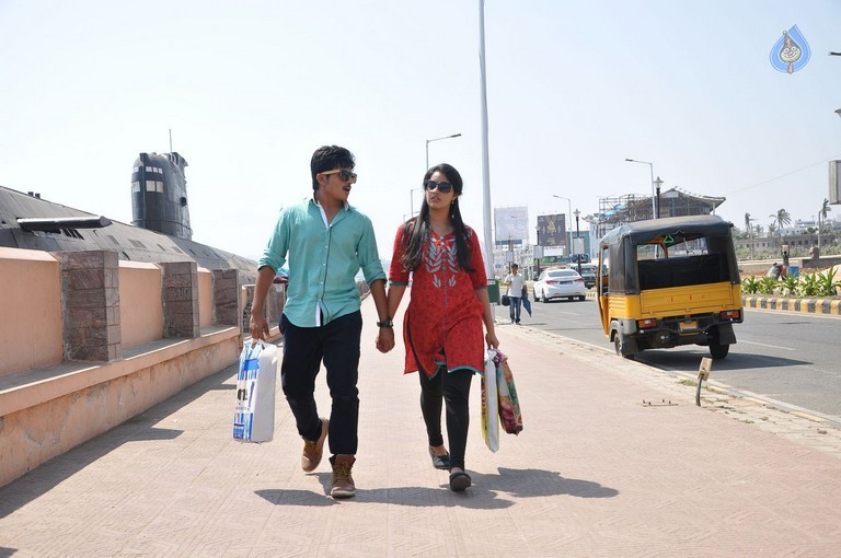 Love K Run Movie Posters and Photos - 36 / 40 photos