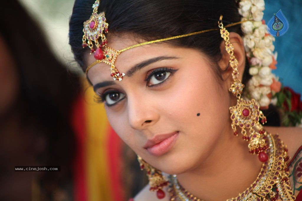 Love You Bangaram 1st Look - 3 / 4 photos