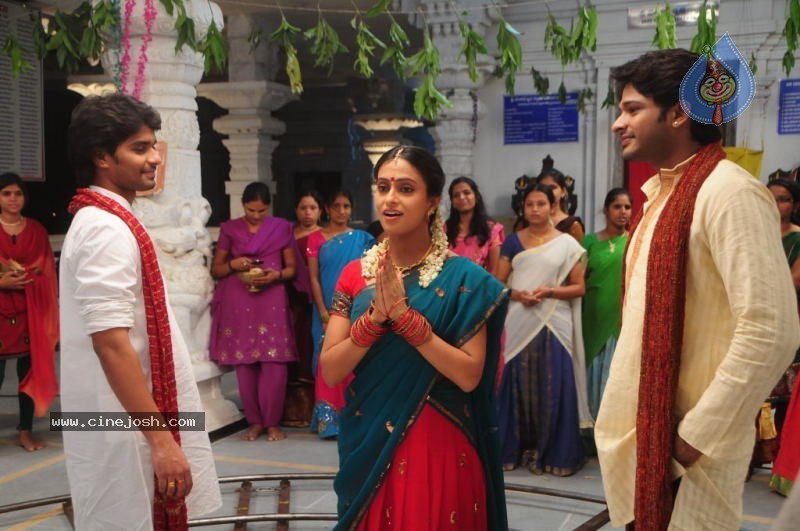 Maa Abbai Engineering Student Movie Stills - 34 / 34 photos