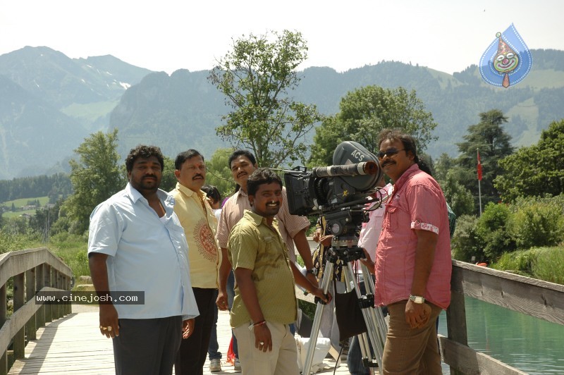 Maa Annayya Bangaram Movie Gallery - 38 / 75 photos