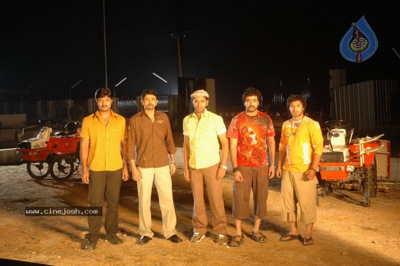 Maa Annayya Bangaram Movie Stills - 33 / 46 photos