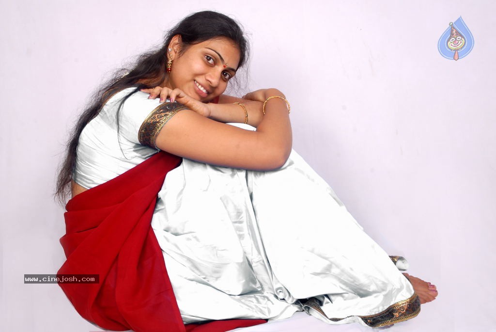 Maa Voollo Osari Em Jarigindante Movie Stills - 38 / 46 photos