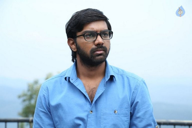 Maalai Nerathu Mayakkam Tamil Film Pics - 19 / 21 photos