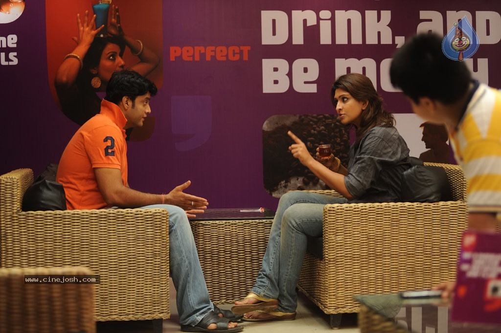 Maalai Poluthin Mayakathilaey Tamil Movie Stills - 1 / 75 photos