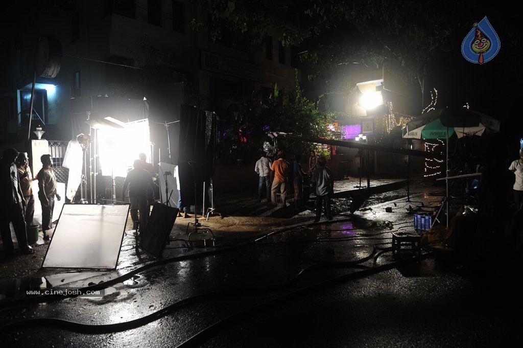 Maalai Poluthin Mayakathilaey Tamil Movie Stills - 2 / 75 photos