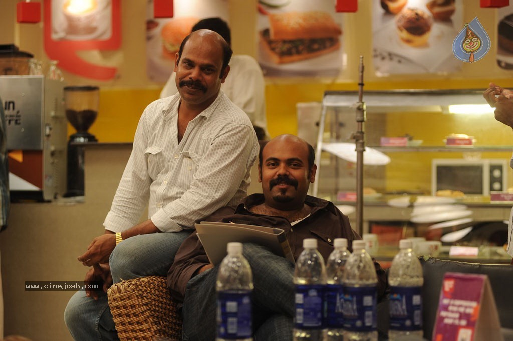 Maalai Poluthin Mayakathilaey Tamil Movie Stills - 6 / 75 photos