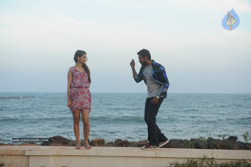 Maalai Poluthin Mayakathilaey Tamil Movie Stills - 11 / 75 photos
