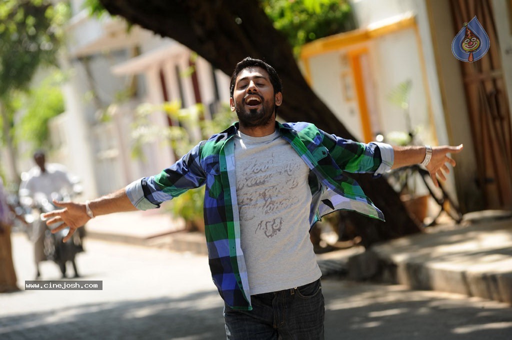 Maalai Poluthin Mayakathilaey Tamil Movie Stills - 27 / 75 photos