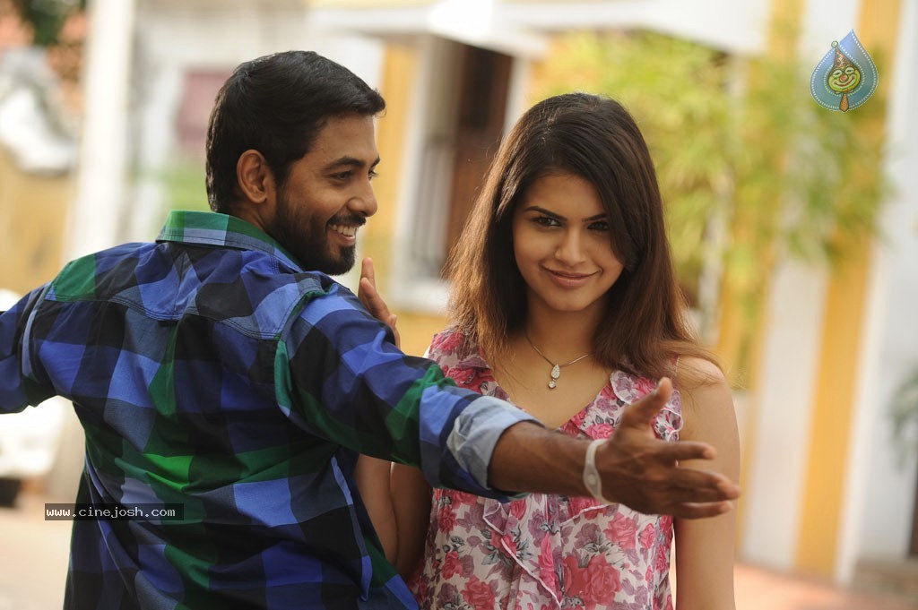 Maalai Poluthin Mayakathilaey Tamil Movie Stills - 29 / 75 photos