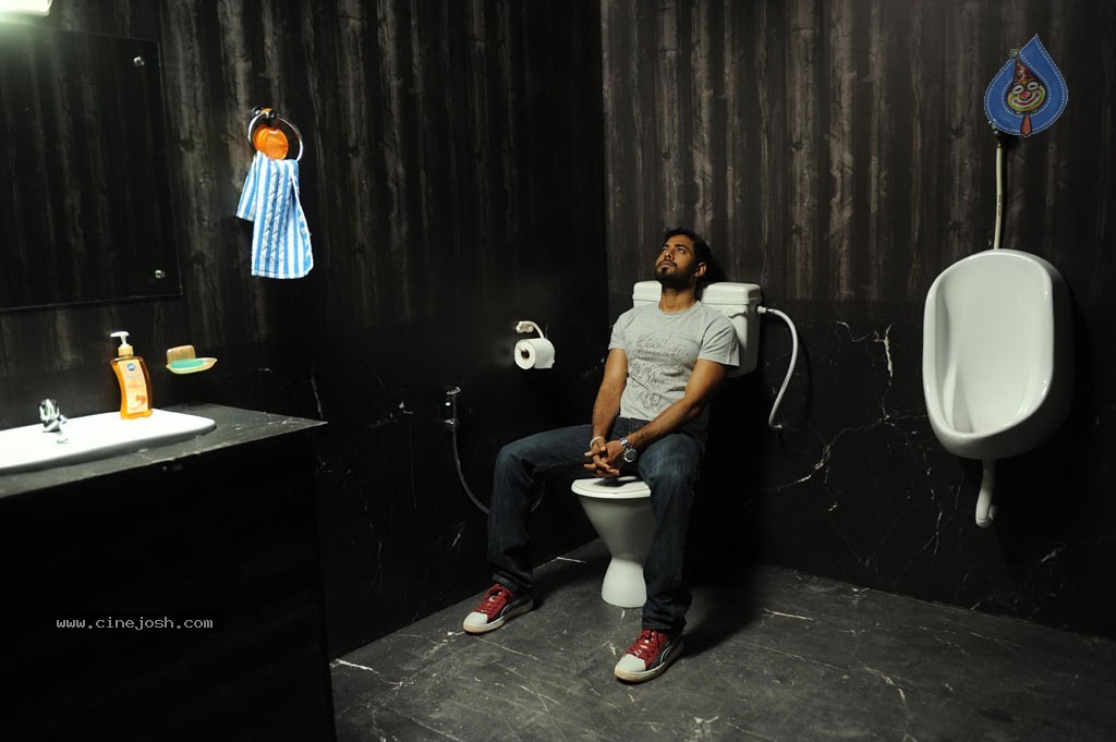 Maalai Poluthin Mayakathilaey Tamil Movie Stills - 39 / 75 photos