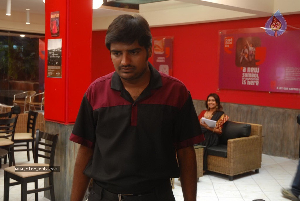 Maalai Poluthin Mayakathilaey Tamil Movie Stills - 45 / 75 photos