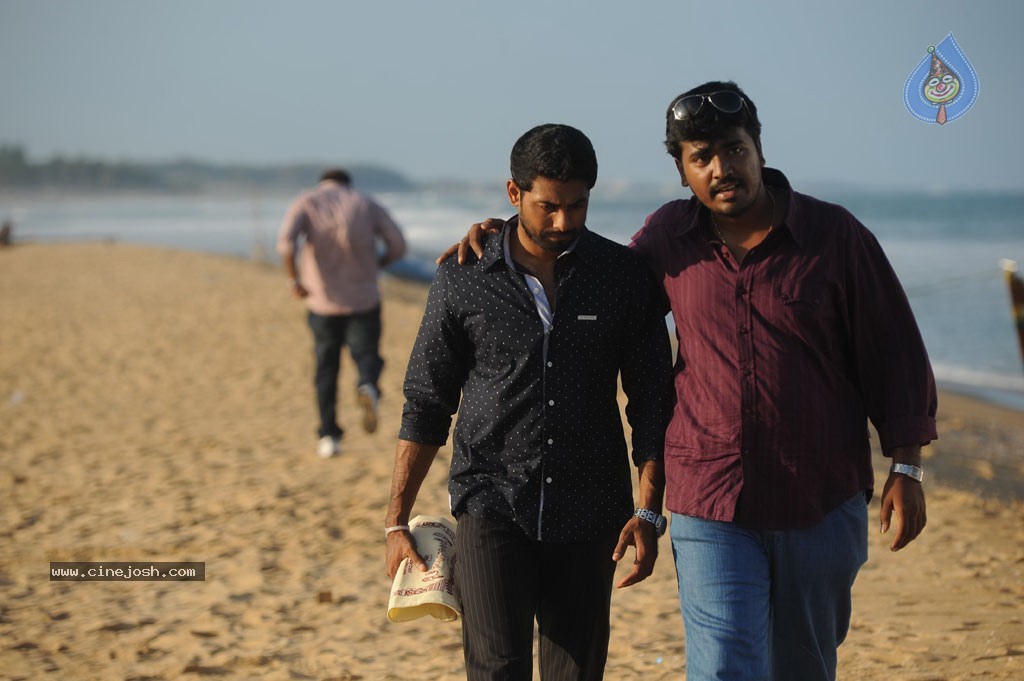 Maalai Poluthin Mayakathilaey Tamil Movie Stills - 49 / 75 photos