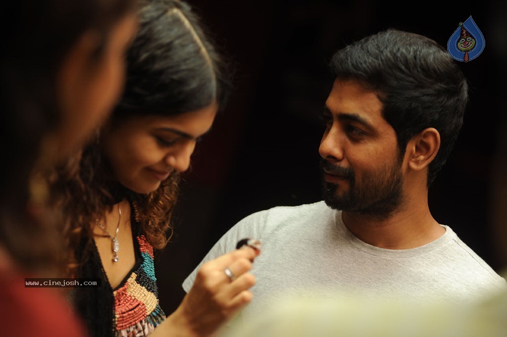 Maalai Poluthin Mayakathilaey Tamil Movie Stills - 51 / 75 photos