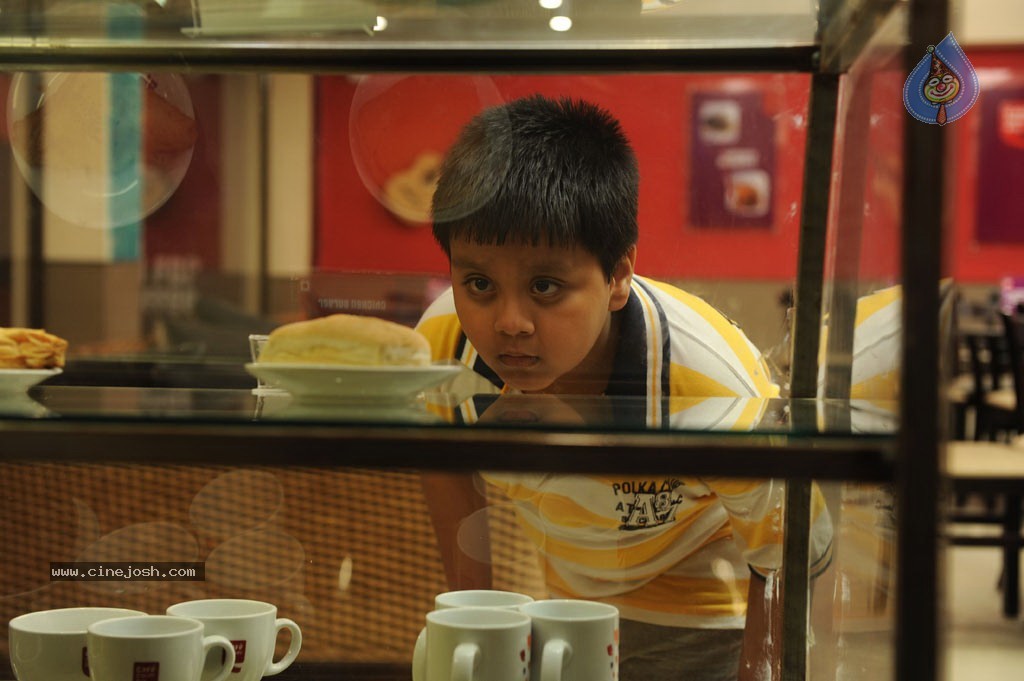 Maalai Poluthin Mayakathilaey Tamil Movie Stills - 52 / 75 photos